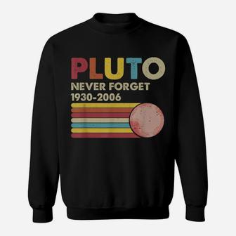 Pluto Never Forget 1930 - 2006 Vintage Funny Lover Gift Sweatshirt | Crazezy DE