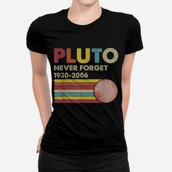Pluto Never Forget 1930 - 2006 Vintage Funny Lover Gift Women T-shirt | Crazezy DE