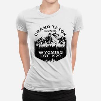 Grand Teton Wyoming Vintage Badge Fishing Hunting Camping Women T-shirt | Crazezy CA