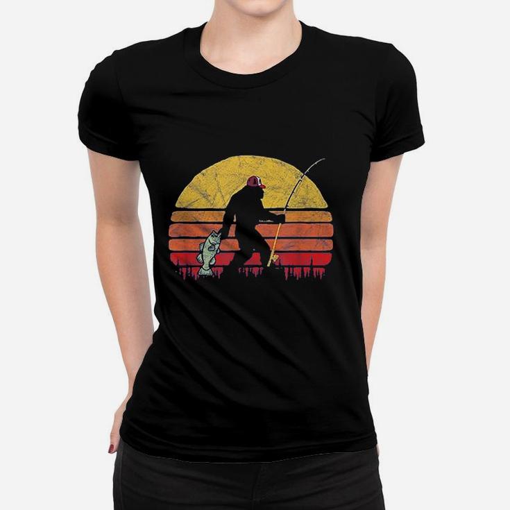 Bass Fishing Funny Bigfoot In Trucker Hat Retro Graphic Women T-shirt
