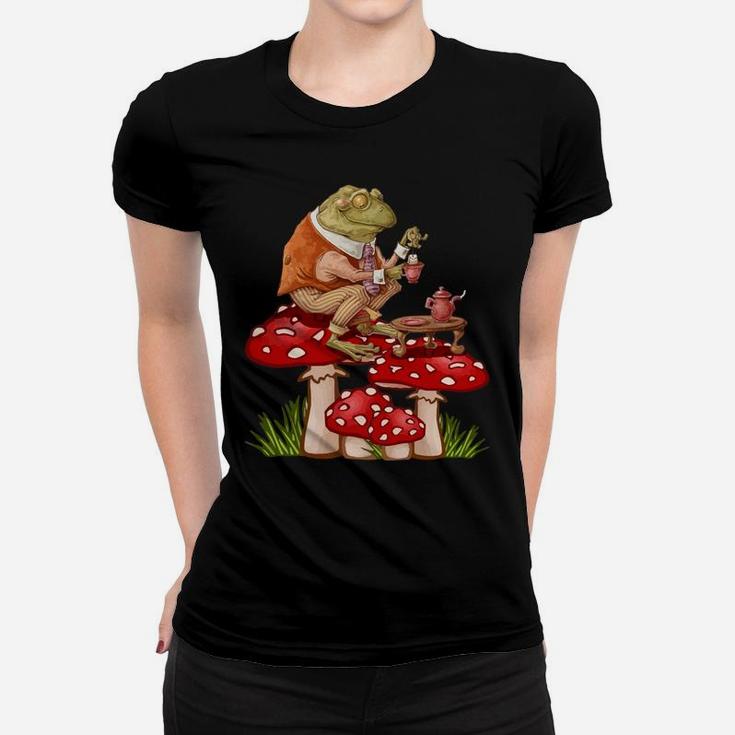 Frog Drinking Tea Mushroom Aesthetic Cottagecore Women T-shirt