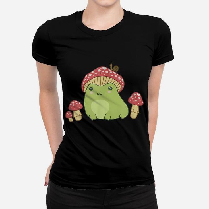 Frog With Mushroom Hat & Snail - Cottagecore Aesthetic Women T-shirt
