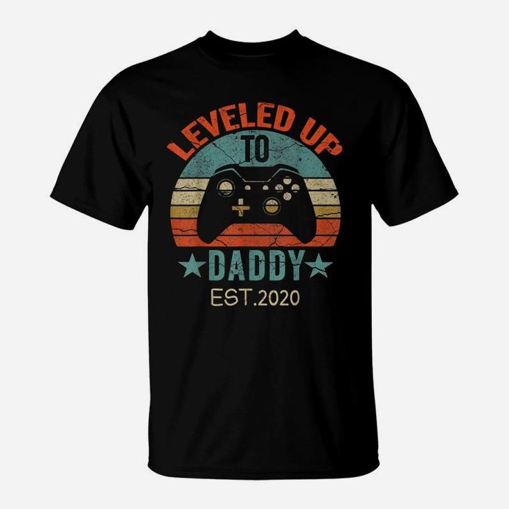 Promoted To Daddy Est2020 Vintage Men Leveled Up To Daddy T-Shirt